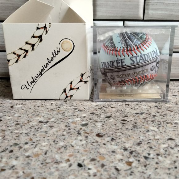 2009 Yankee Stadium Artist Baseball - Picture 1 of 10